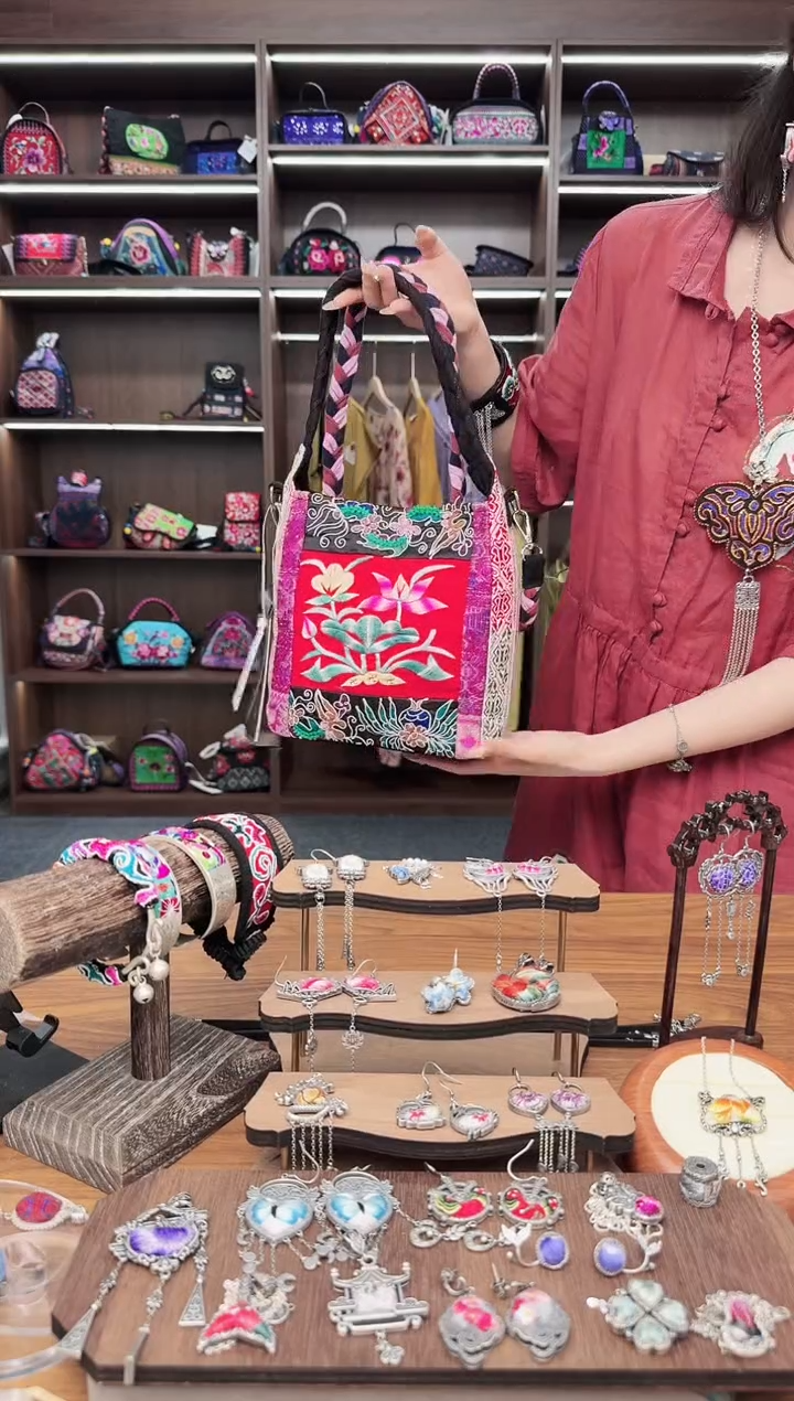 织绣A37蒙阿苏苗绣传承旗舰店