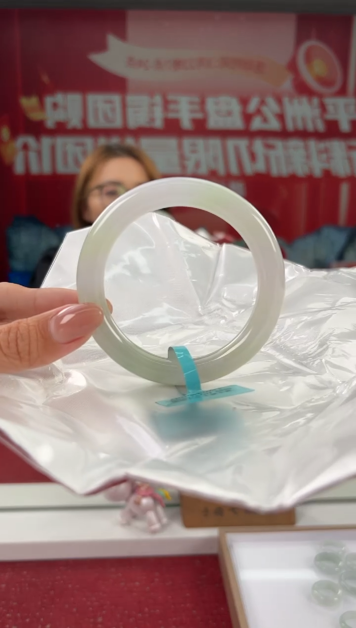 翡翠未镶嵌手镯（圆镯）2手镯