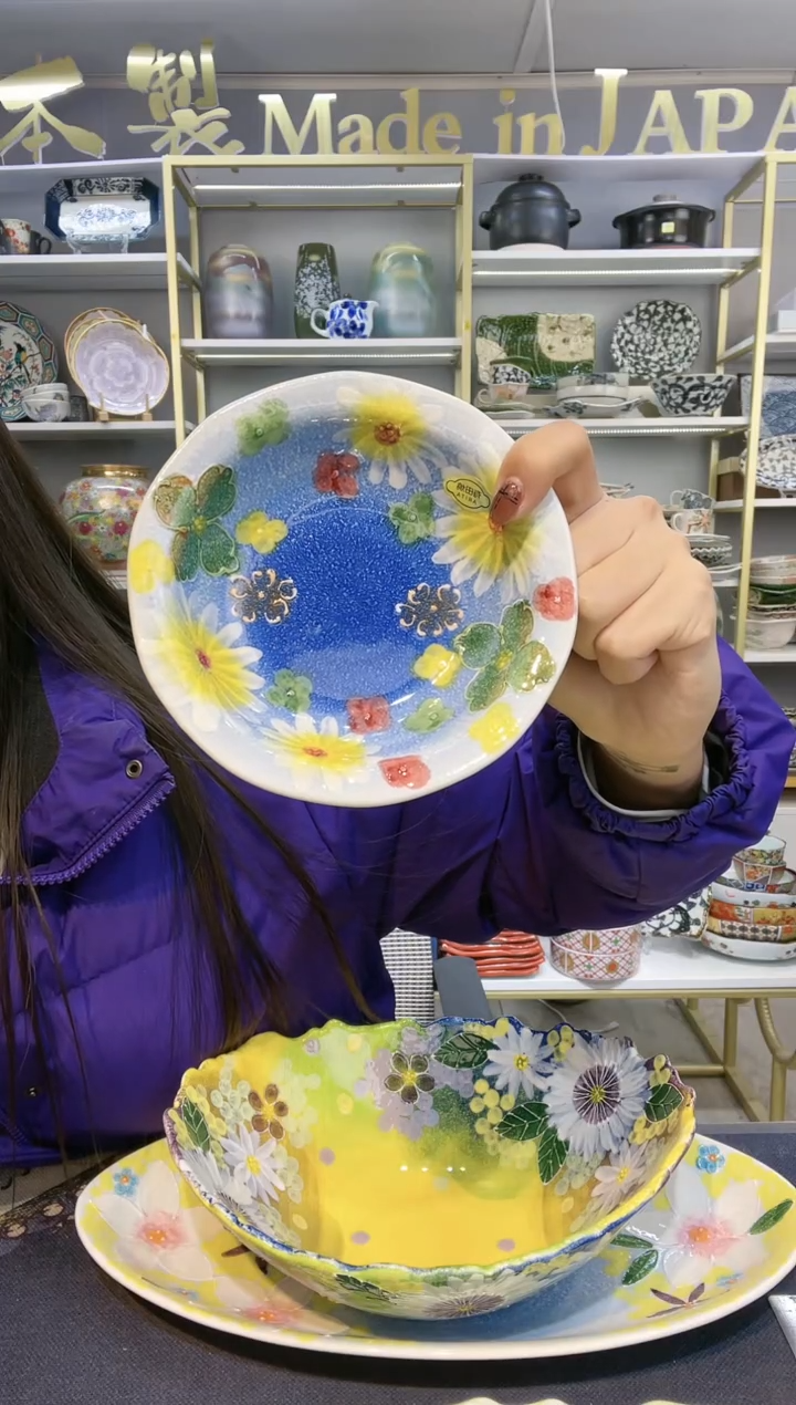 【闪购商品】碗花月手绘五彩斑斓蓝草帽盘14cm