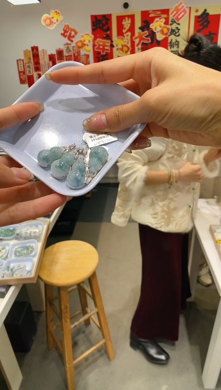 【闪购商品】翡翠吊坠(赠链)银S925镶嵌葫芦 多样性发其一