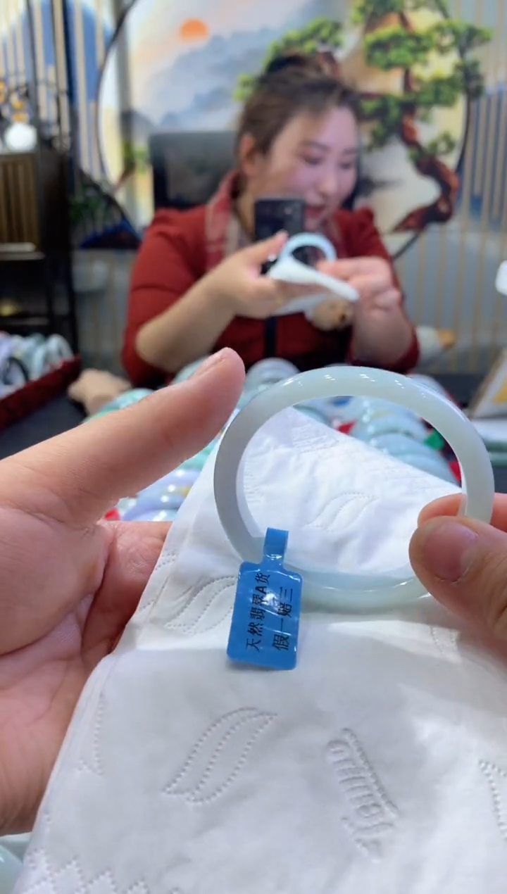 【闪购商品】翡翠手镯未镶嵌多人02533