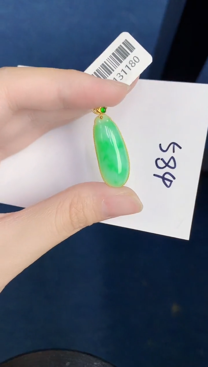 翡翠18K金镶嵌颈饰000000000