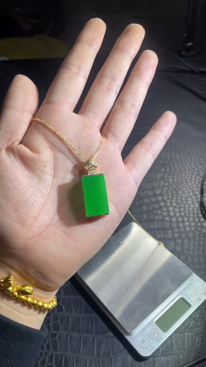 无非金属苹果绿无事牌吊坠