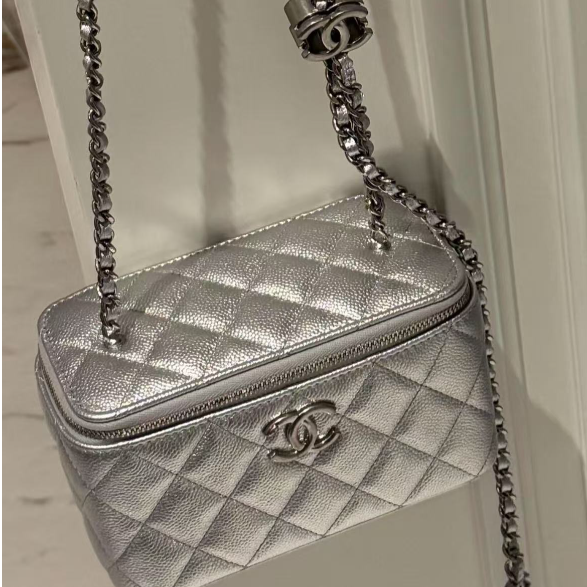 未使用 Chanel/香奈儿 展会外场！银色调节扣长盒子包