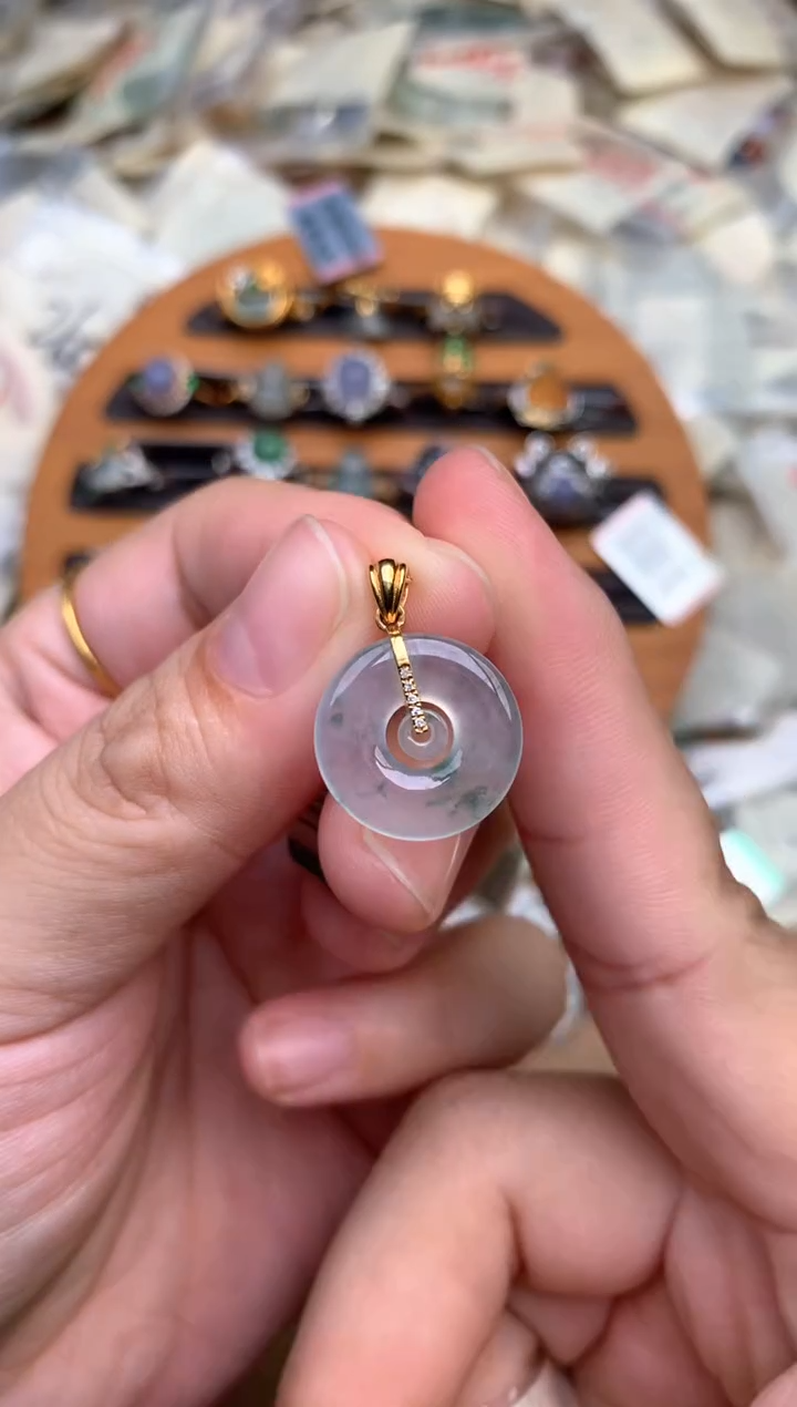 18K金镶嵌挂件翡翠一