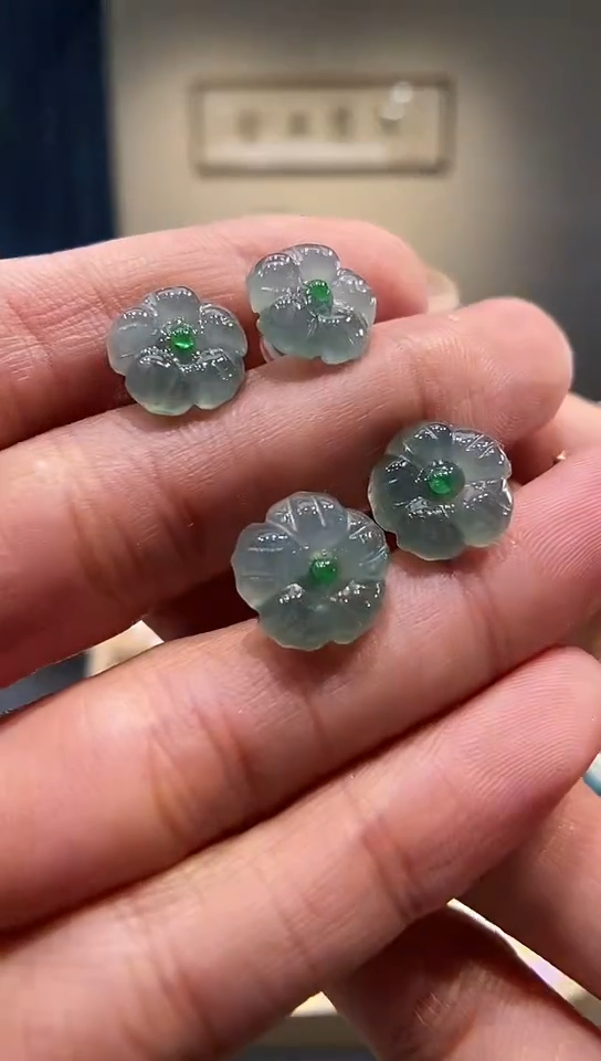 【闪购商品】翡翠吊坠(不含链)银S925镶嵌梅花耳钉 多样性发其一