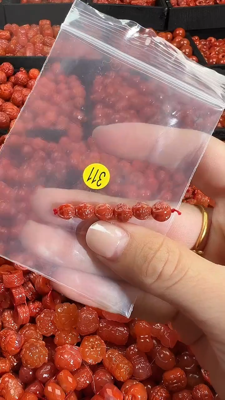 颈饰未镶嵌南红玛瑙1