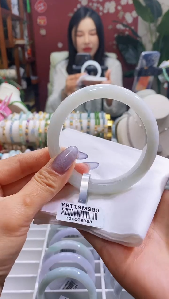 【闪购商品】翡翠手镯未镶嵌12/61.1/11.7*9.1