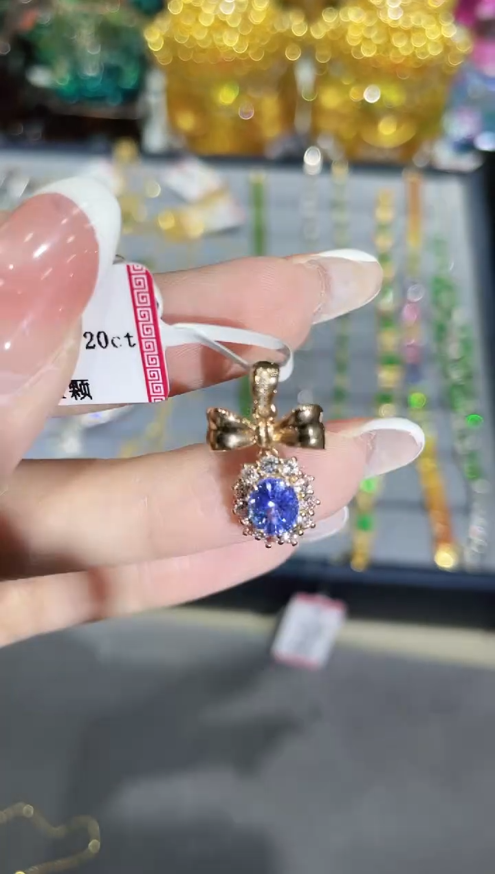 18K金镶嵌天然蓝宝石吊坠蝴蝶结