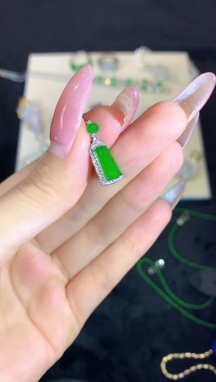 【闪购商品】翡翠18K金镶嵌耳饰a28时尚