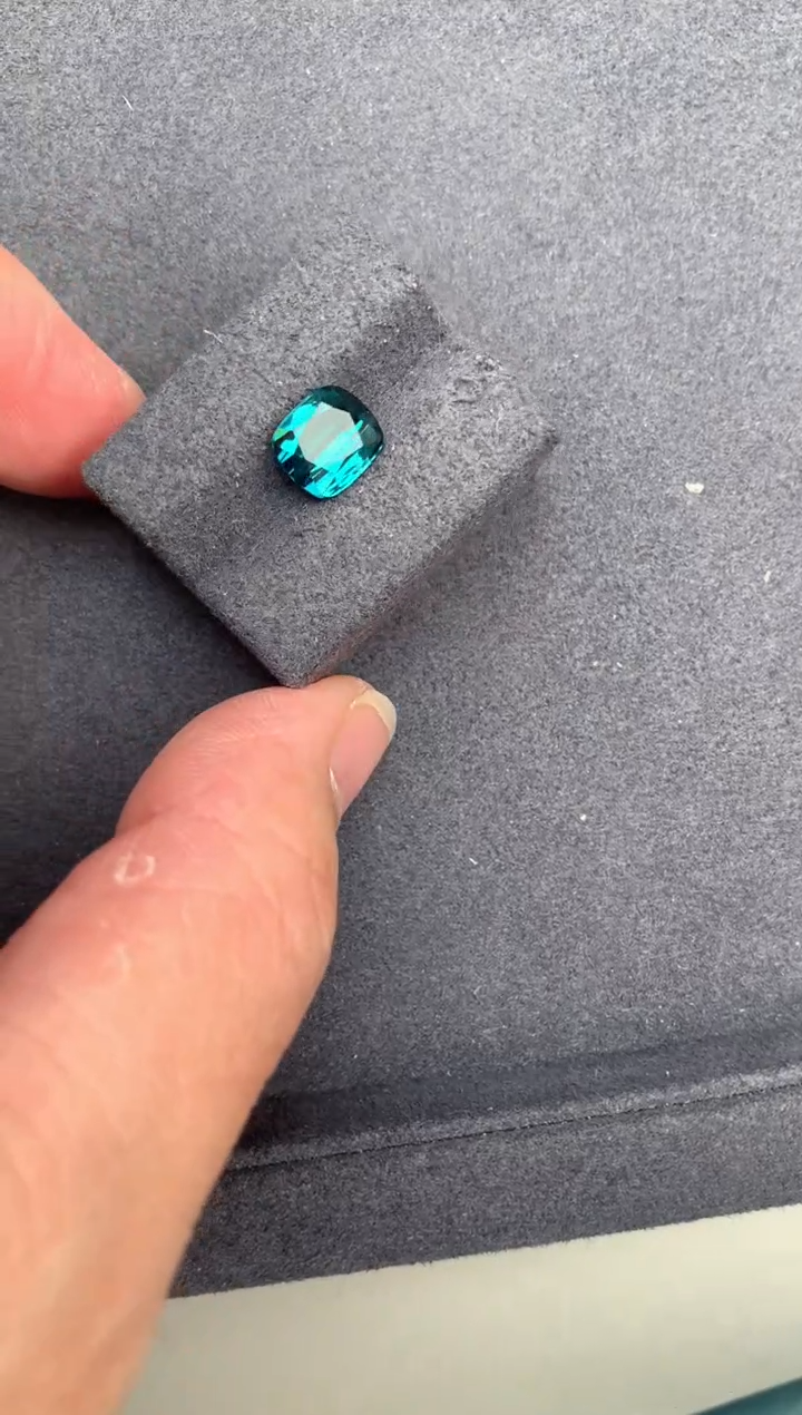【闪购商品】碧玺裸石未镶嵌2.4ct拉贡碧玺
