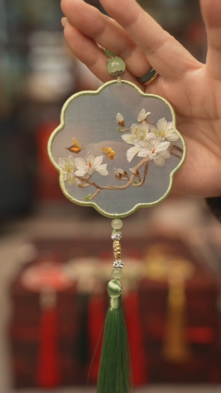 扇子绣花吊坠非遗