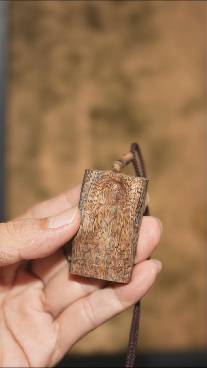 沉香吊坠海南沉香关姐姐吊坠10克