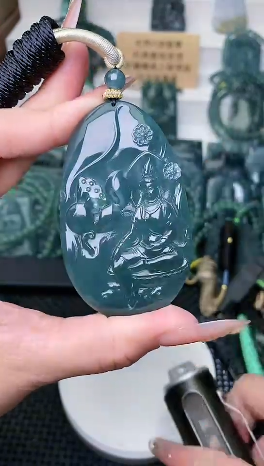 颈饰未镶嵌翡翠 