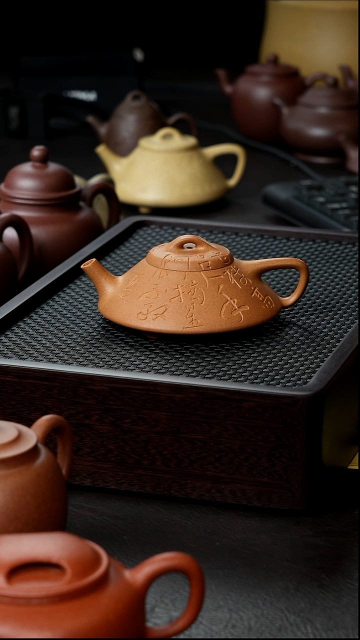 茶壶紫砂黄金段合瓢半手120     微瑕