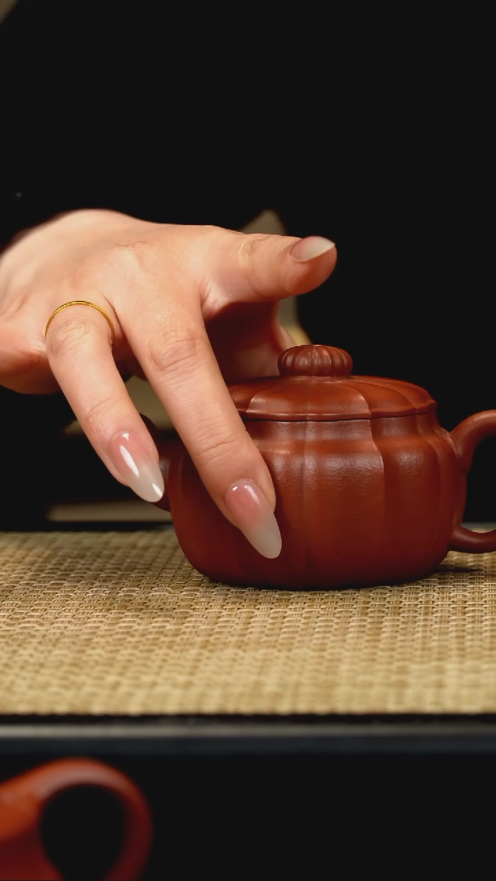 【闪购商品】紫砂茶壶生砂筋纹和韵150c