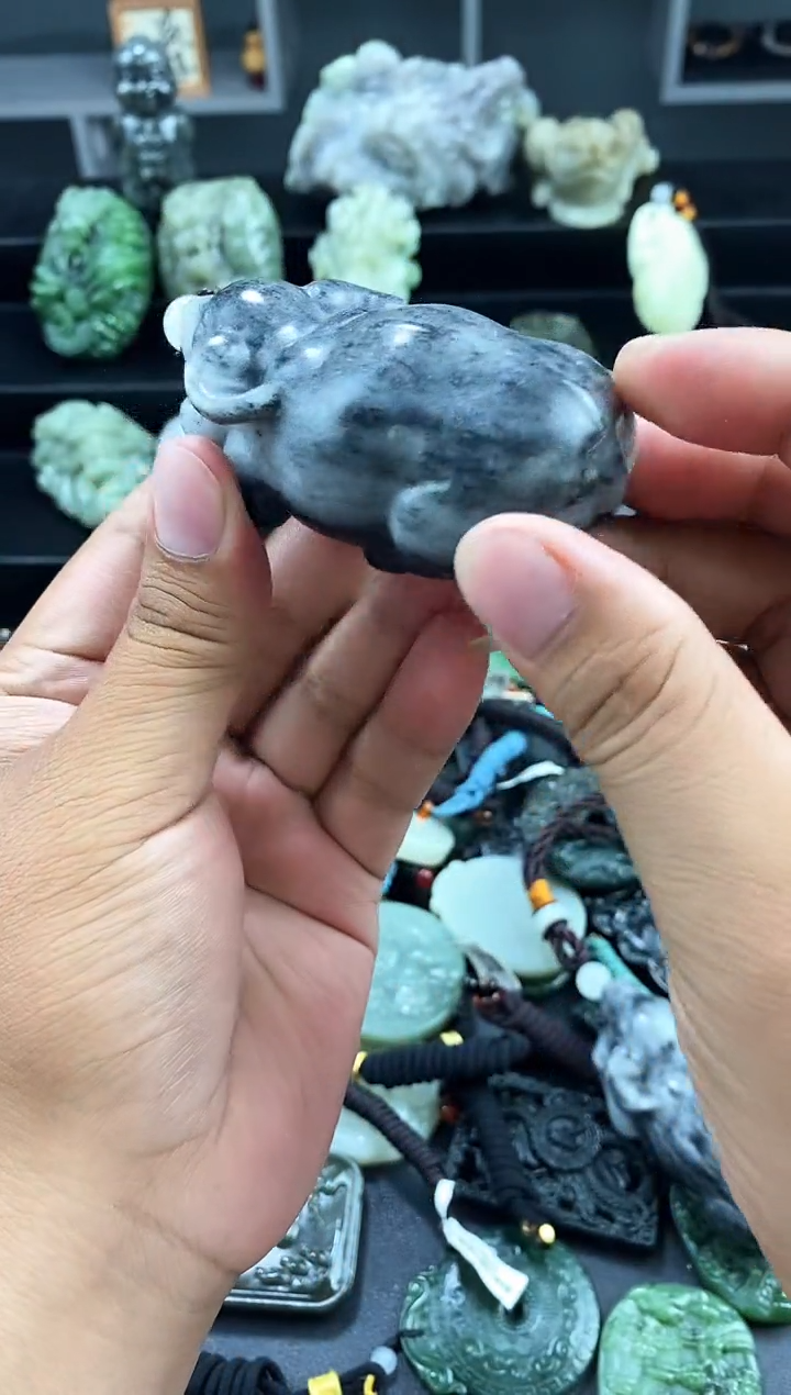 石英岩玉未镶嵌颈饰1