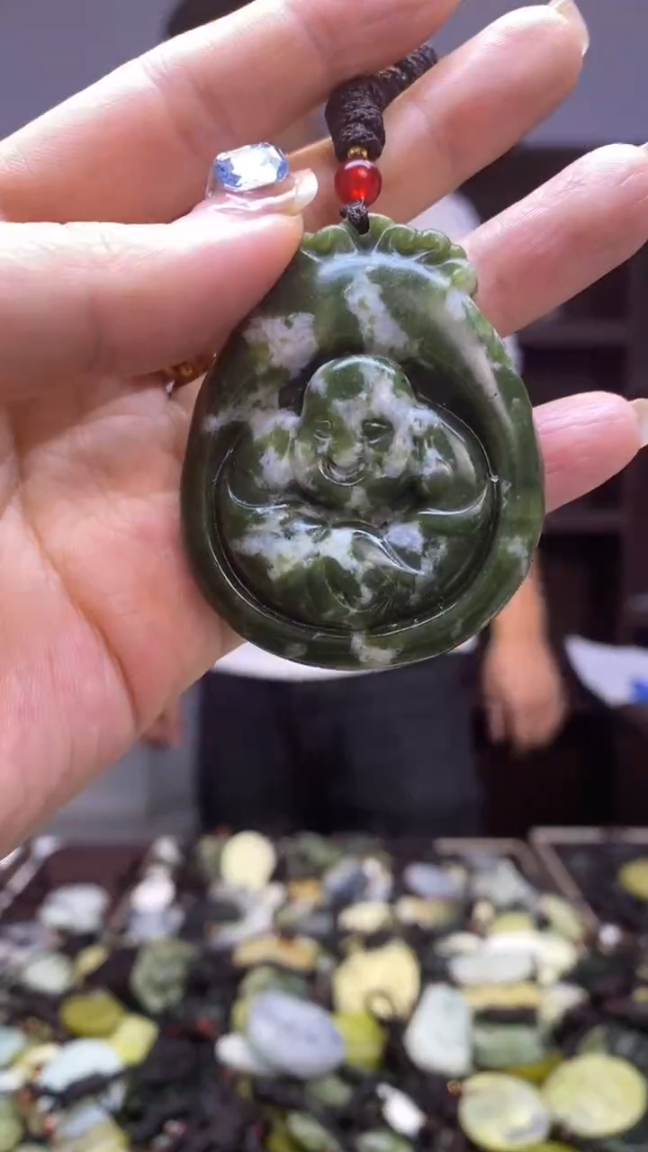 未镶嵌岫玉挂件  