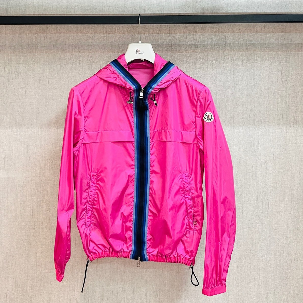 95新 MONCLER 粉色抽绳冲锋衣夹克外套/1码/编号0572