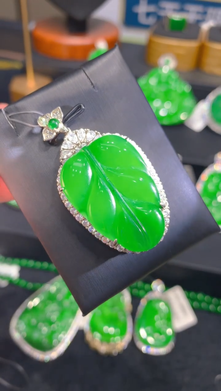 【闪购商品】翡翠颈饰银S925镶嵌18一季