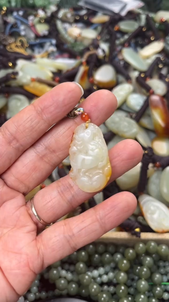 【闪购商品】和田玉颈饰未镶嵌多样性发货没有证书拍一发一有瑕