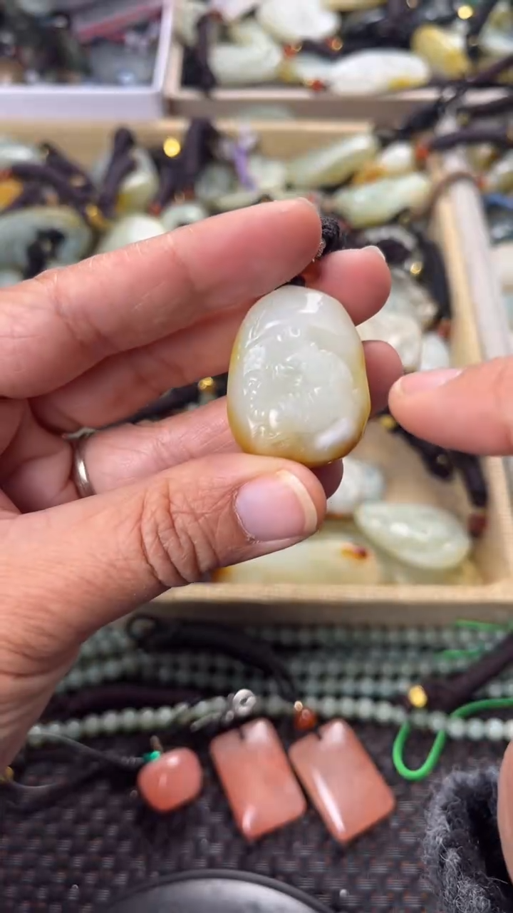 【闪购商品】和田玉颈饰未镶嵌多样性发货没有证书拍一发一有瑕