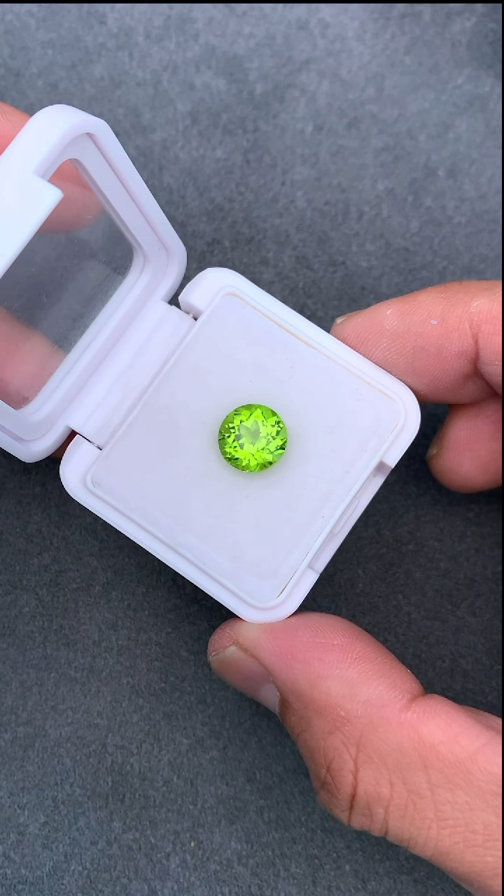 【闪购商品】橄榄石裸石未镶嵌4.07克拉