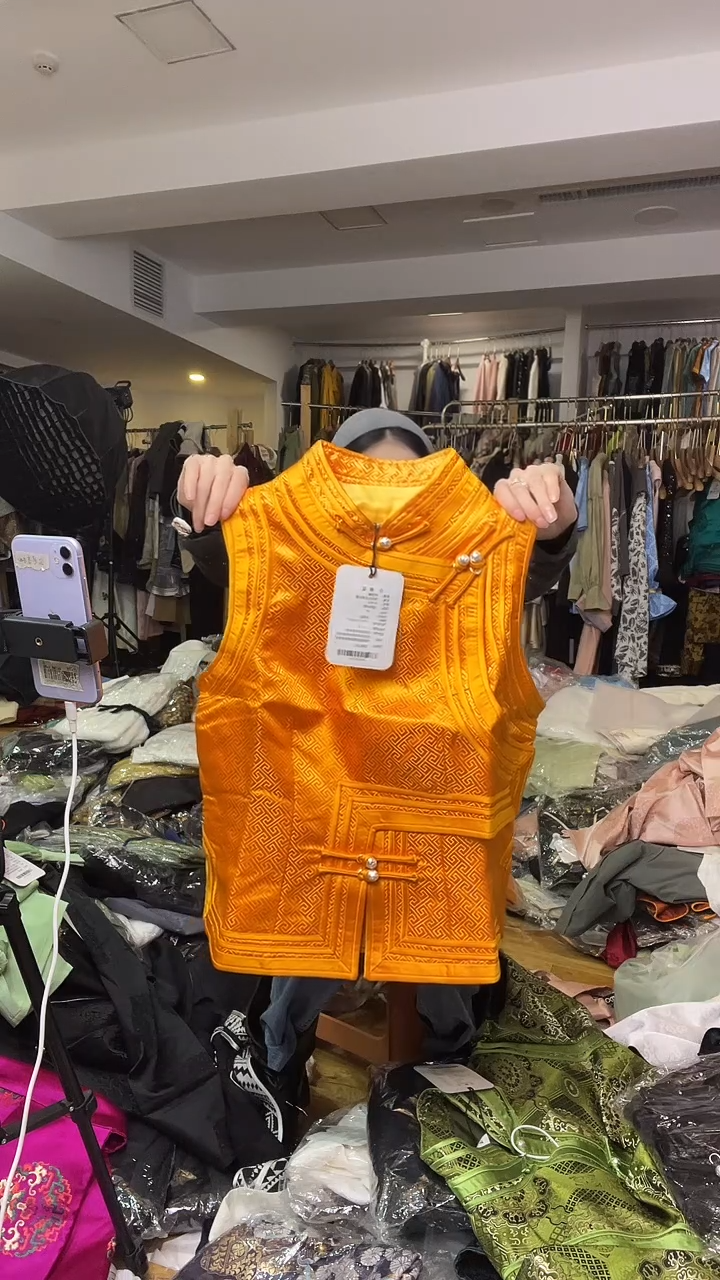 马甲       M码       80-105斤