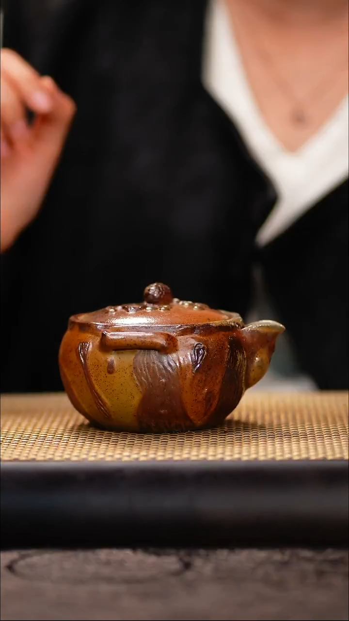 13小鱼柴烧松果手抓壶