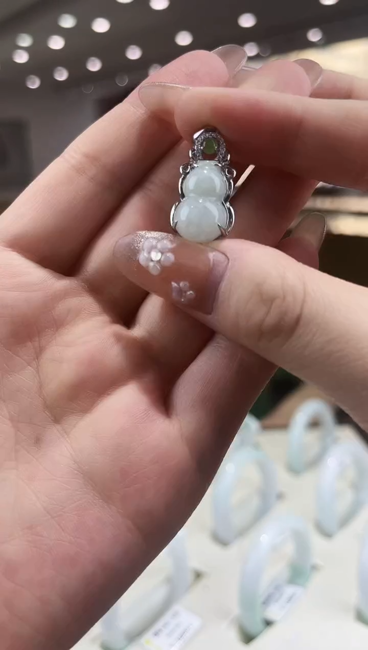 【闪购商品】翡翠吊坠(不含链)银S925镶嵌葫芦 多样性发其一