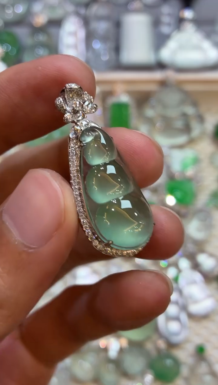 吊坠(不含链)18K金镶嵌翡翠豆子