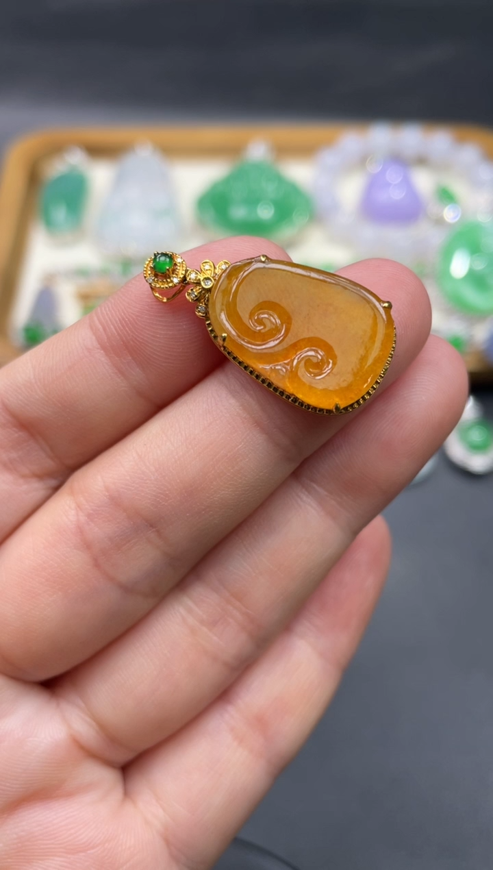 【闪购商品】翡翠颈饰18K金镶嵌43........