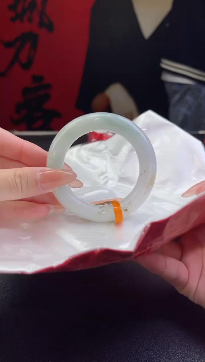 【闪购商品】翡翠手镯未镶嵌3翡翠手镯(微瑕）