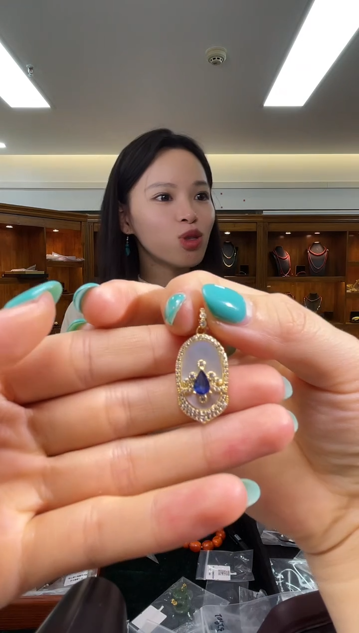 颈饰蓝宝石未镶嵌（多样性发一件）