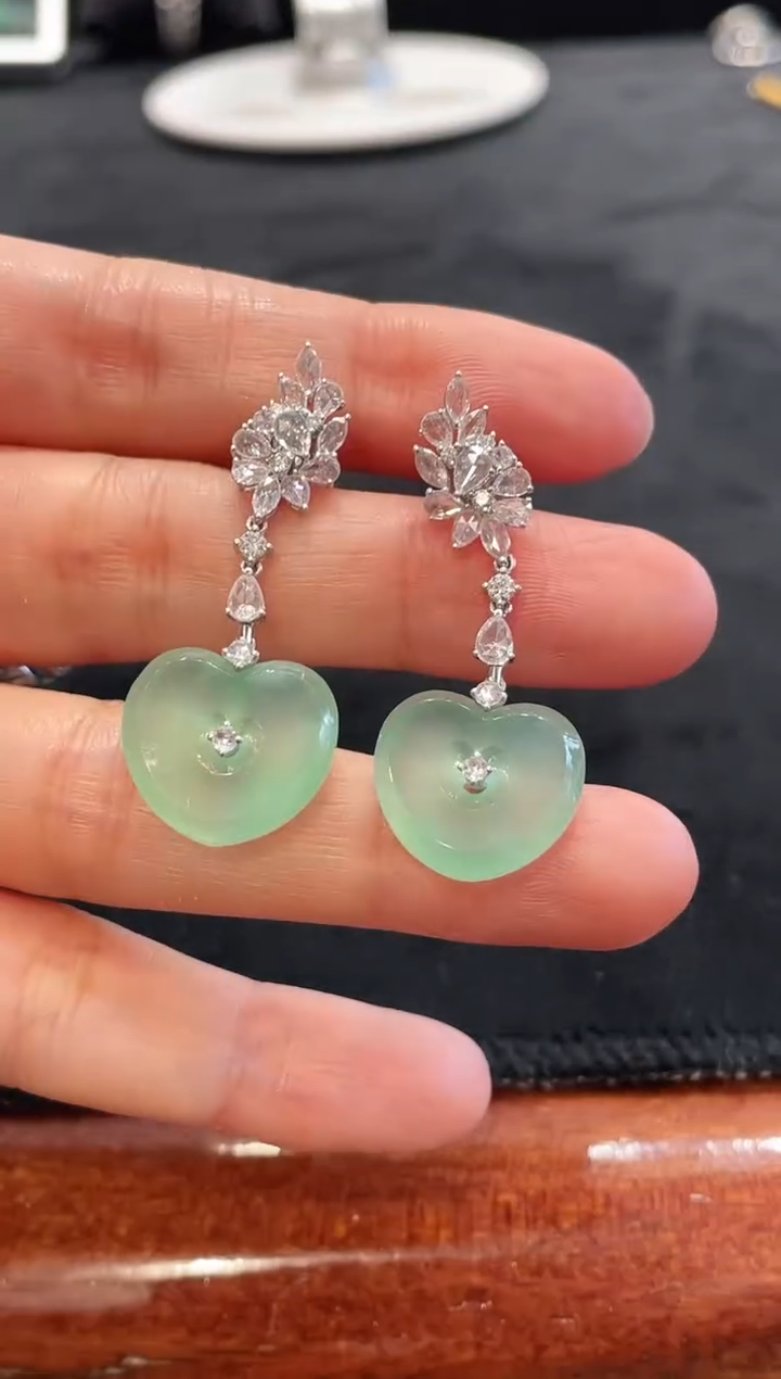【闪购商品】翡翠耳坠18K金镶嵌冰种起胶晴绿色翡翠心心耳坠
