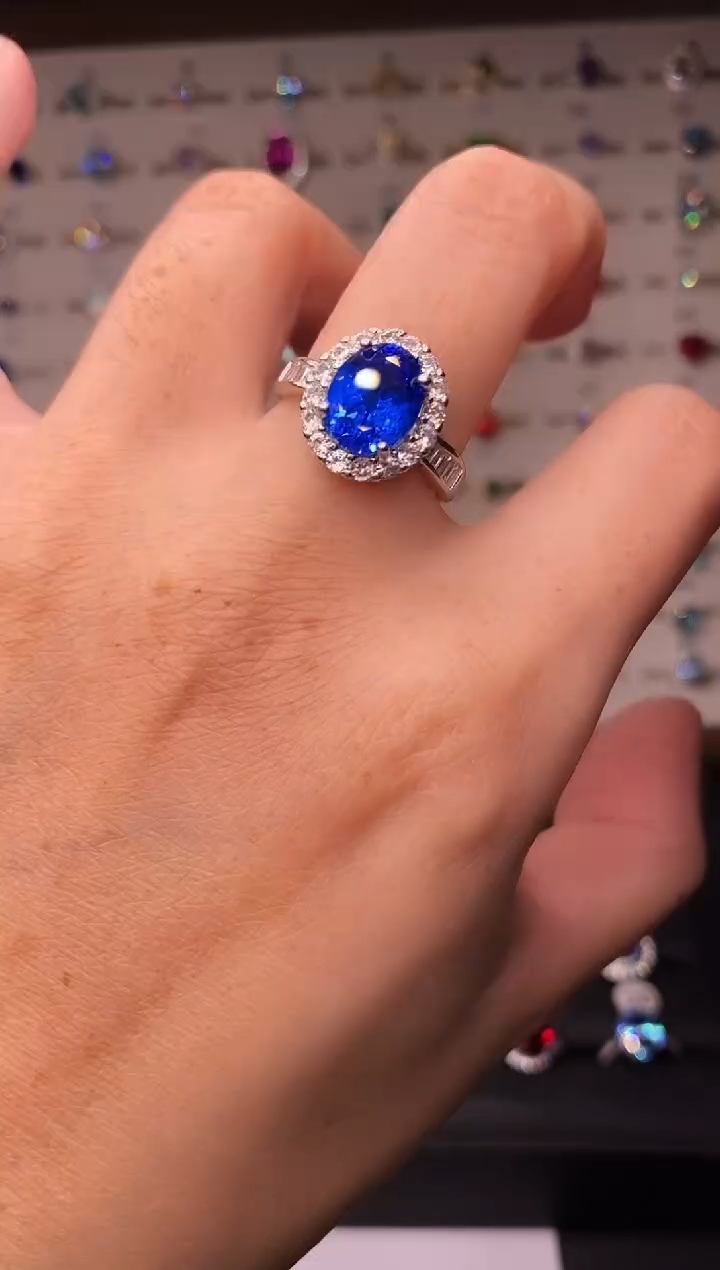 5克拉蓝宝石（处理）欧美风戒指