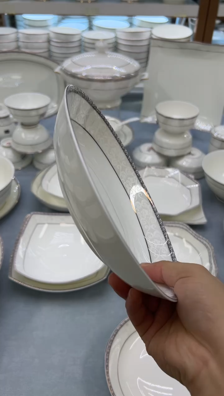 骨瓷玲珑8饭2个   