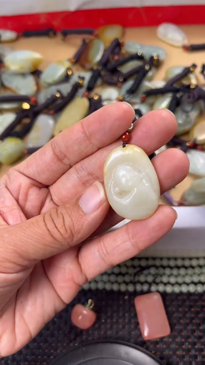 【闪购商品】和田玉颈饰未镶嵌多样性发货没有证书拍一发一有瑕