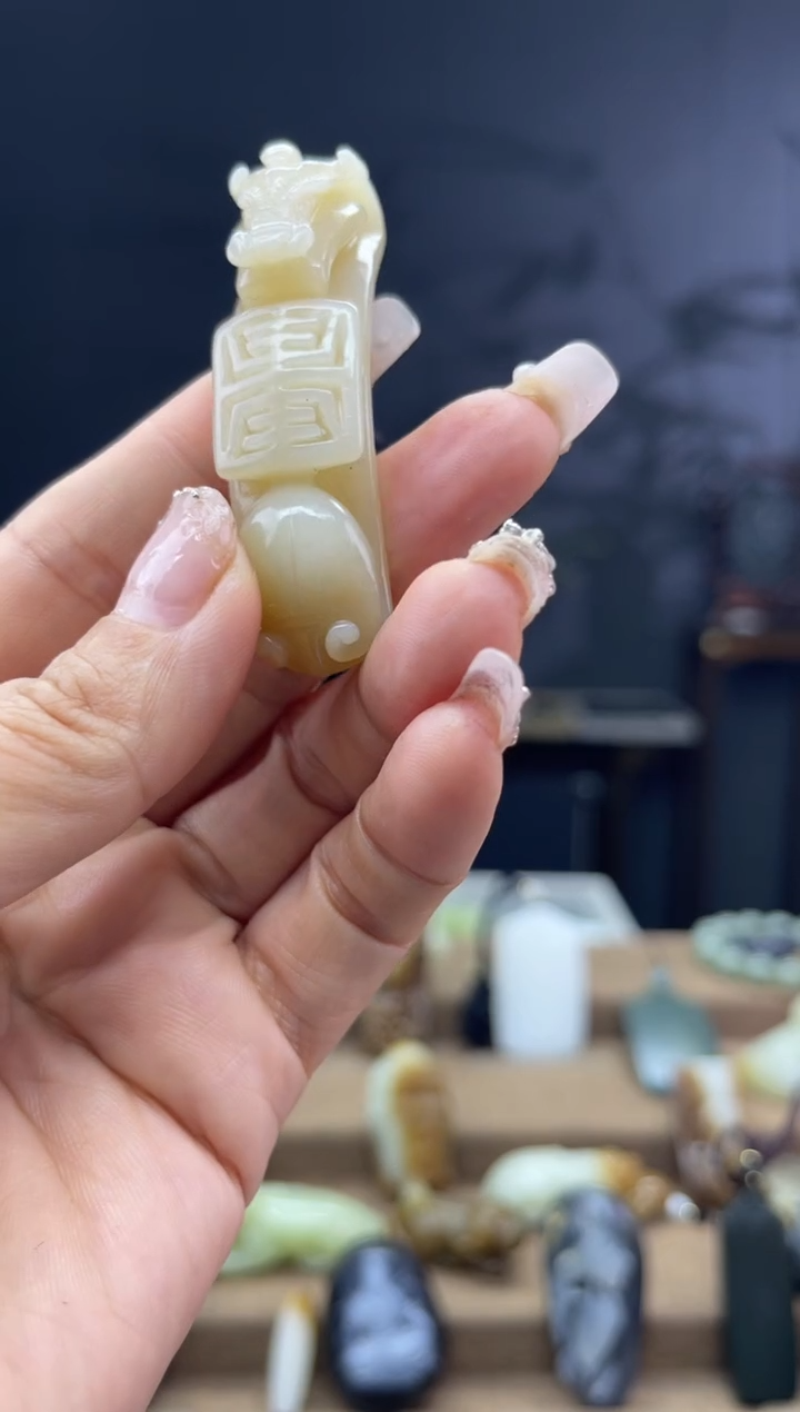 颈饰未镶嵌和田玉1