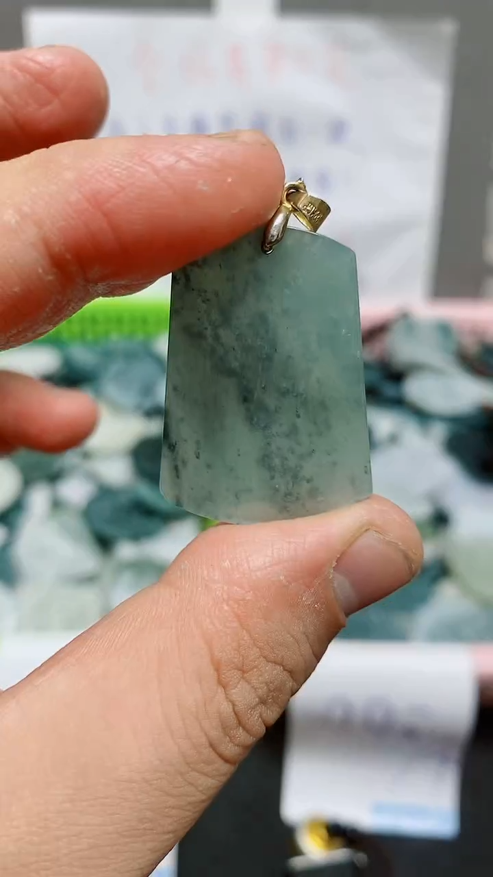 【闪购商品】翡翠颈饰未镶嵌天然翡翠A货