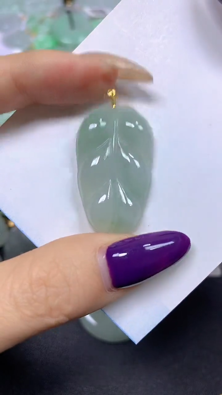 颈饰18K金镶嵌翡翠 