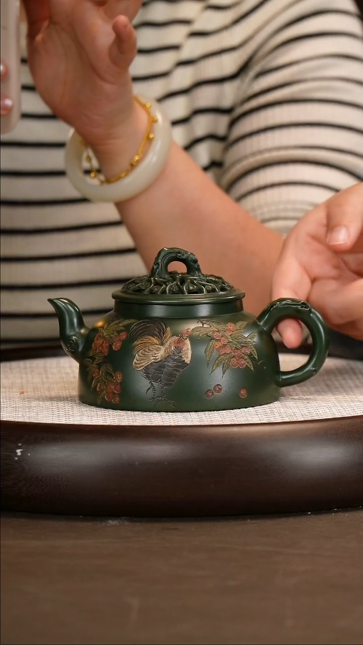 茶壶紫砂【潘洪均】翡翠绿泥 冠荔呈祥 400cc