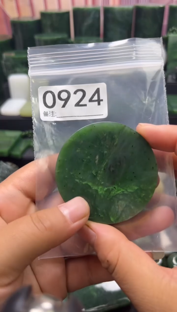 未镶嵌和田玉珠宝半成品镯芯