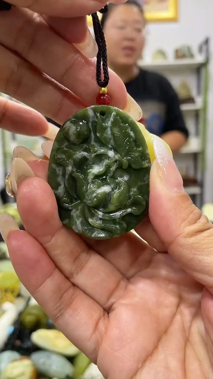 岫玉未镶嵌吊坠