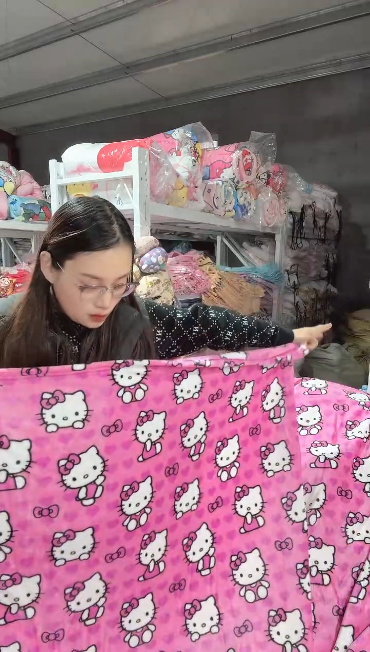 满35包邮  瑕疵  130*180左右绒毯子