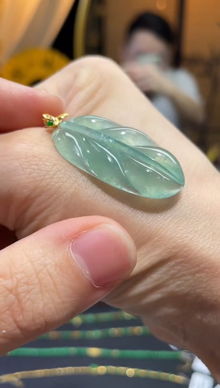 颈饰18K金镶嵌翡翠叶子