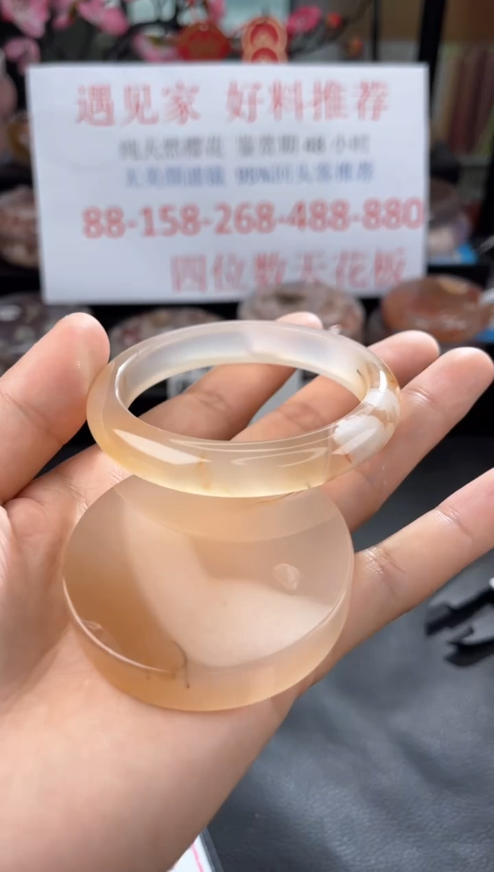 【闪购商品】石英质玉手镯未镶嵌56