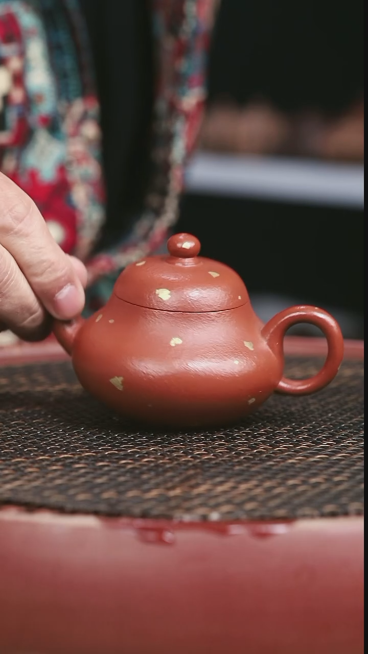 茶壶紫砂全手工洒金梨形150CC
