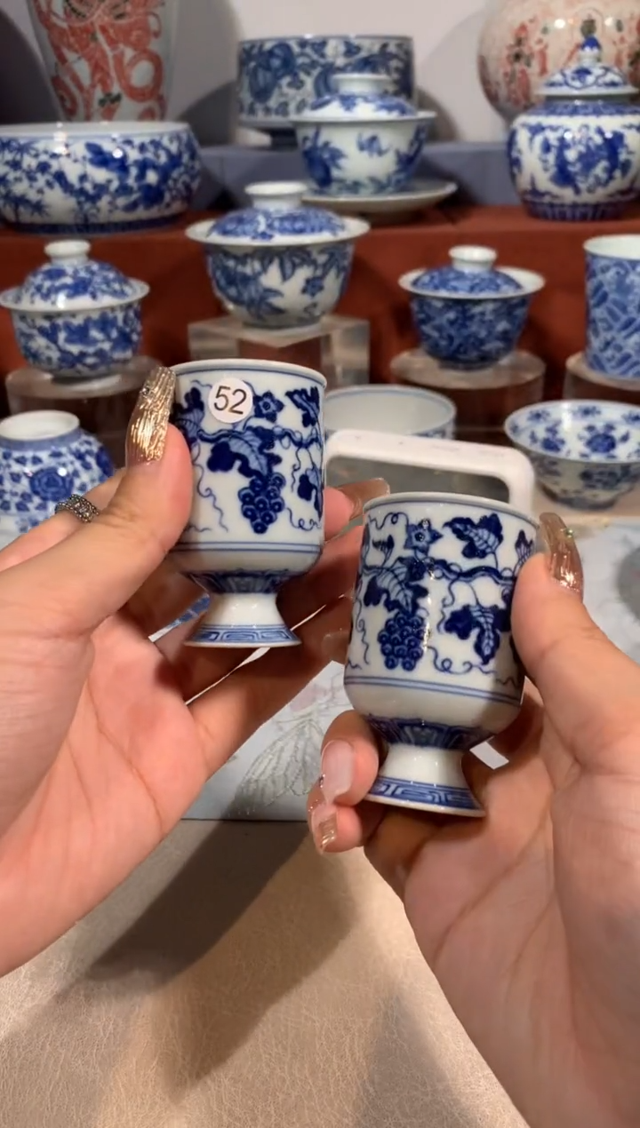 【闪购商品】摆件青花葡萄小高脚杯