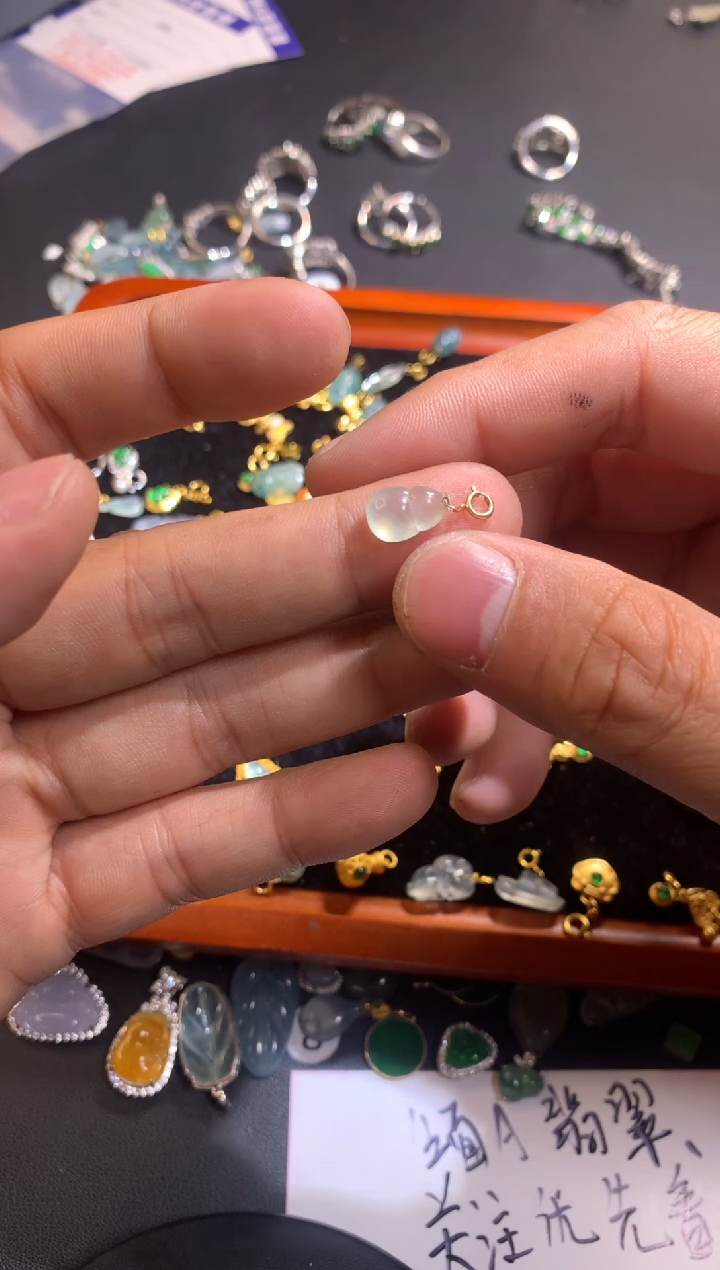 【闪购商品】翡翠吊坠(不含链)18K金镶嵌1